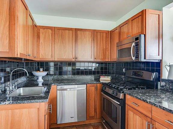 4th image of 937 Union St APT 8A
