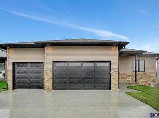 634 Woodsage Rd, Seward, NE 68434