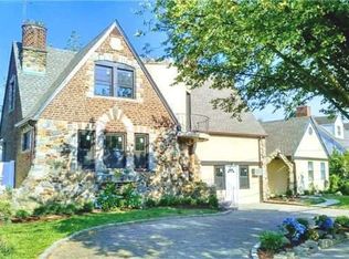 2937 Roxbury Rd, Oceanside, NY 11572