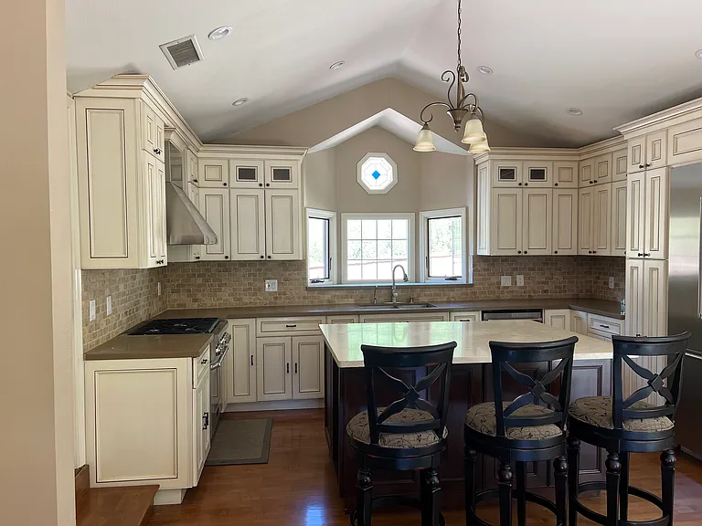 3412 Linda Vista Rd — Photo 5