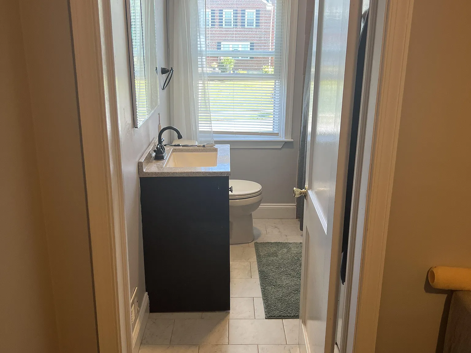 4 bed, 2.0 bath, 2200 sqft, $862 — Photo 4