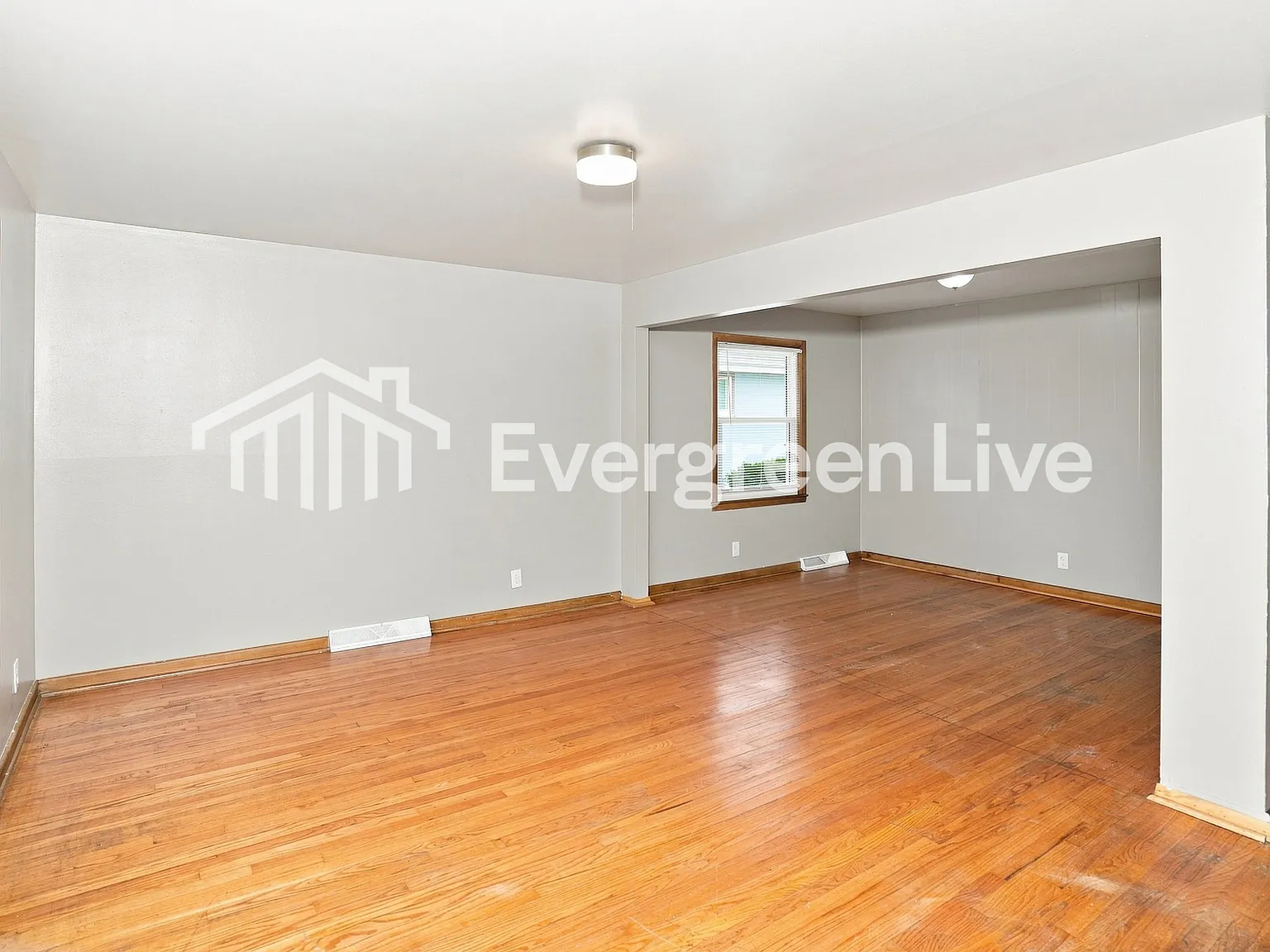2 bed, 1.0 bath, 1036 sqft, $1,595 — Photo 3