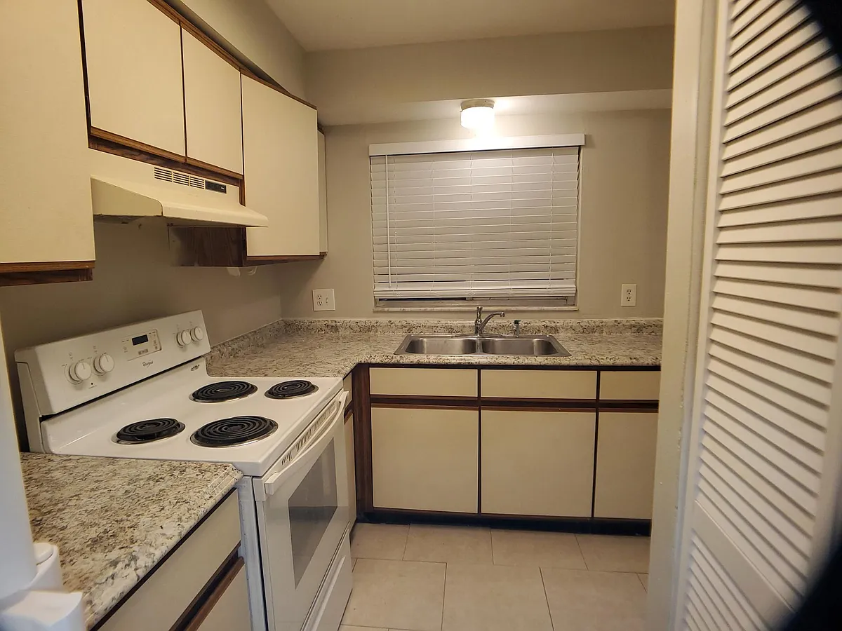 Building Photo - 151 Ivy Ln #D