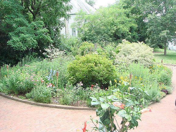 Circle garden rear driveway