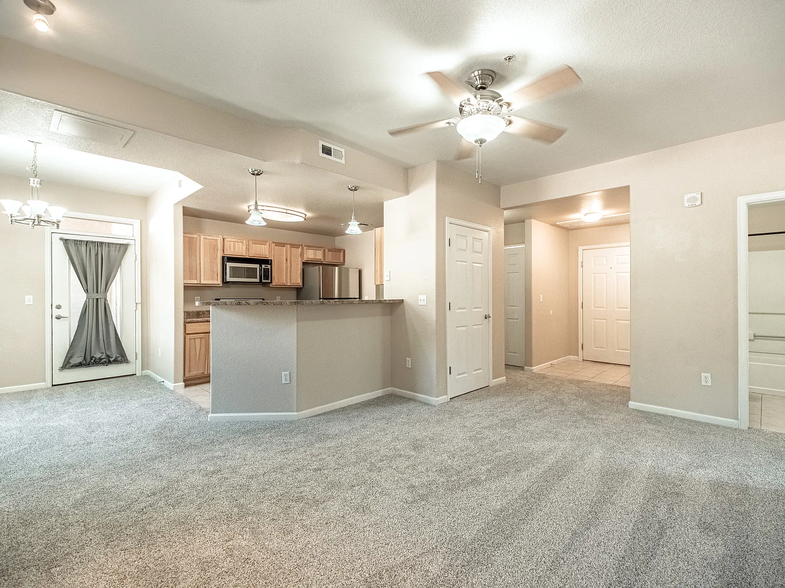 3 bed, 1233 sqft, $1,900 — Photo 4