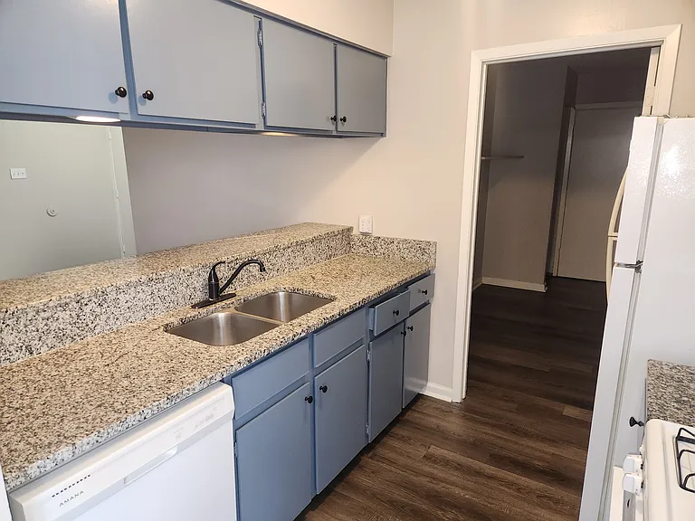 River Oaks Apartments — Photo 40