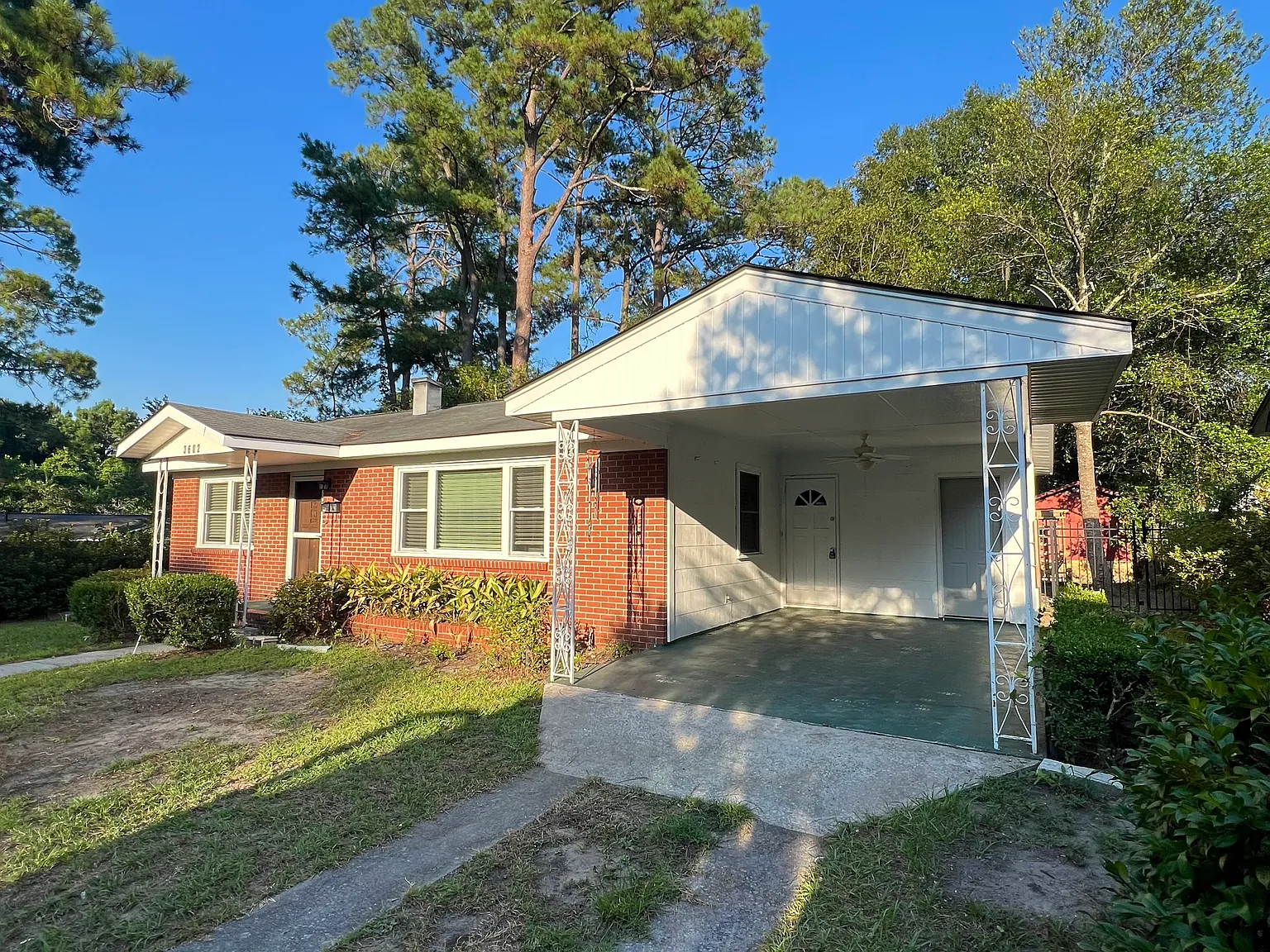 3 bed, 966 sqft, $2,300 — Photo 2