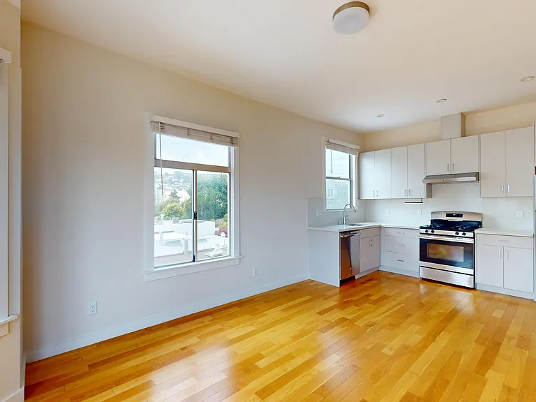 40 Tiffany Ave #9 — Photo 4