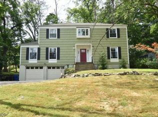 11 Kahdena Rd, Morristown, NJ 07960