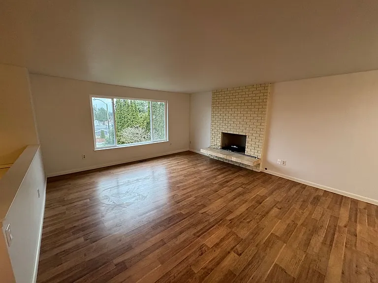 505 74th St SW — Photo 5