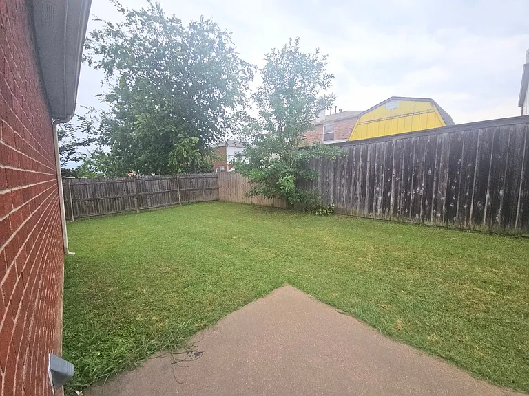 816 Dunkirk Ln — Photo 21