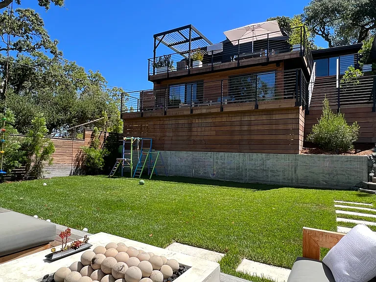 250 Redwood Rd — Photo 20