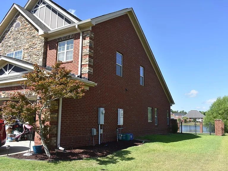 2190 Harborview Dr — Photo 2