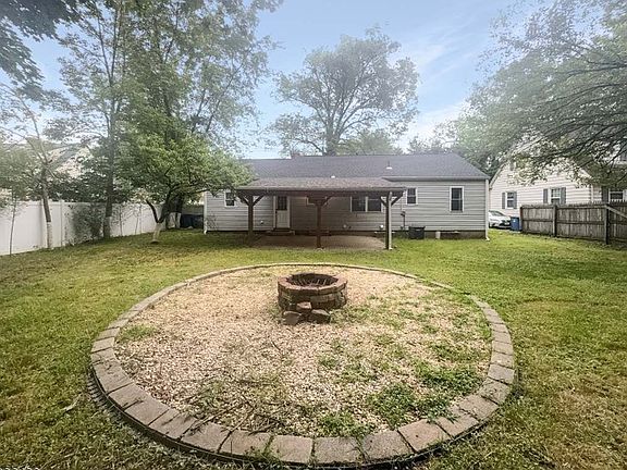 5th image of 810 Mountain Ave