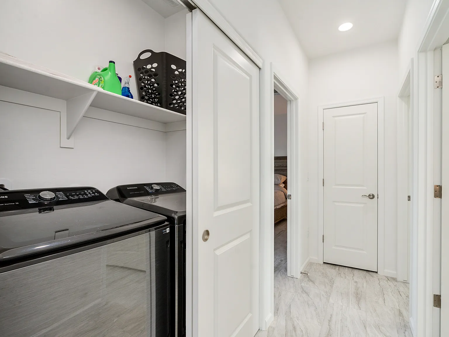 2 bed, 860 sqft, $2,300 — Photo 2