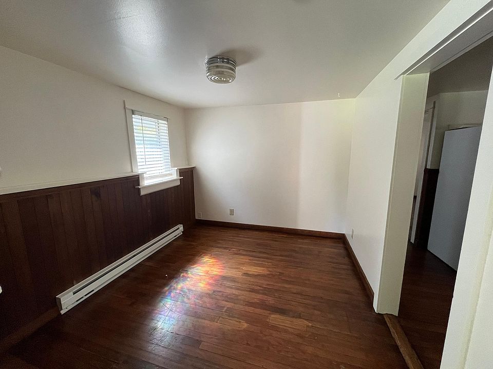 DINING/LIVING ROOM