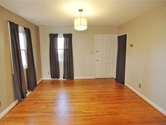 4th image of 211 Ashburn Rd