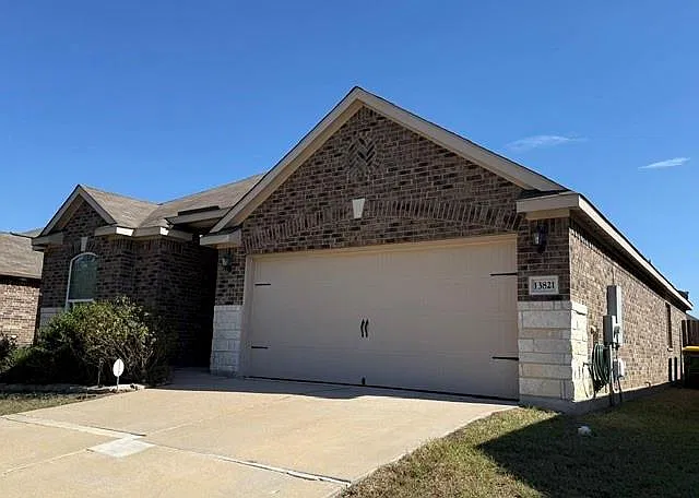 3 bed, 2.0 bath, 1735 sqft, $1,895 — Photo 2