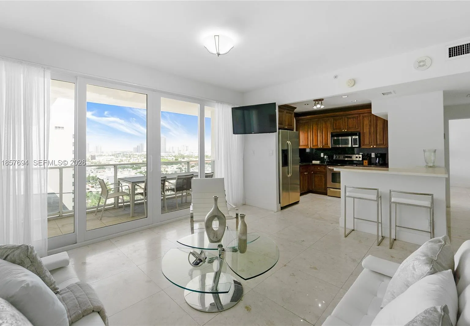 The Decoplage Condo — Photo 2
