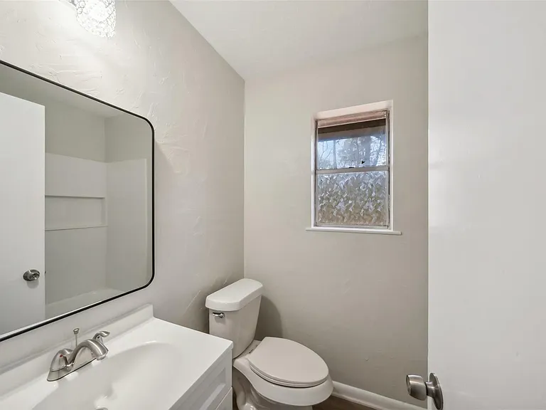 602 Reverse St — Photo 17