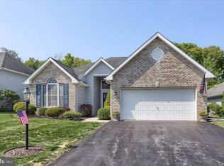 31 Longwood Dr, Mechanicsburg, PA