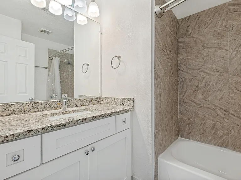4624 San Jacinto St #B — Photo 11