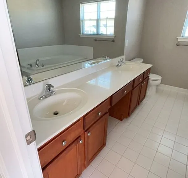 The Apartments At Weatherby — Photo 32
