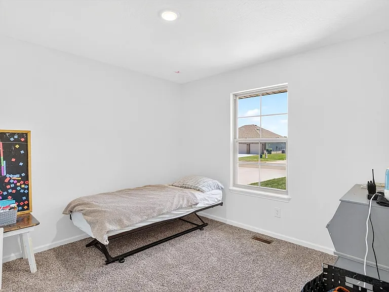 556 Spring Meadow Dr — Photo 23