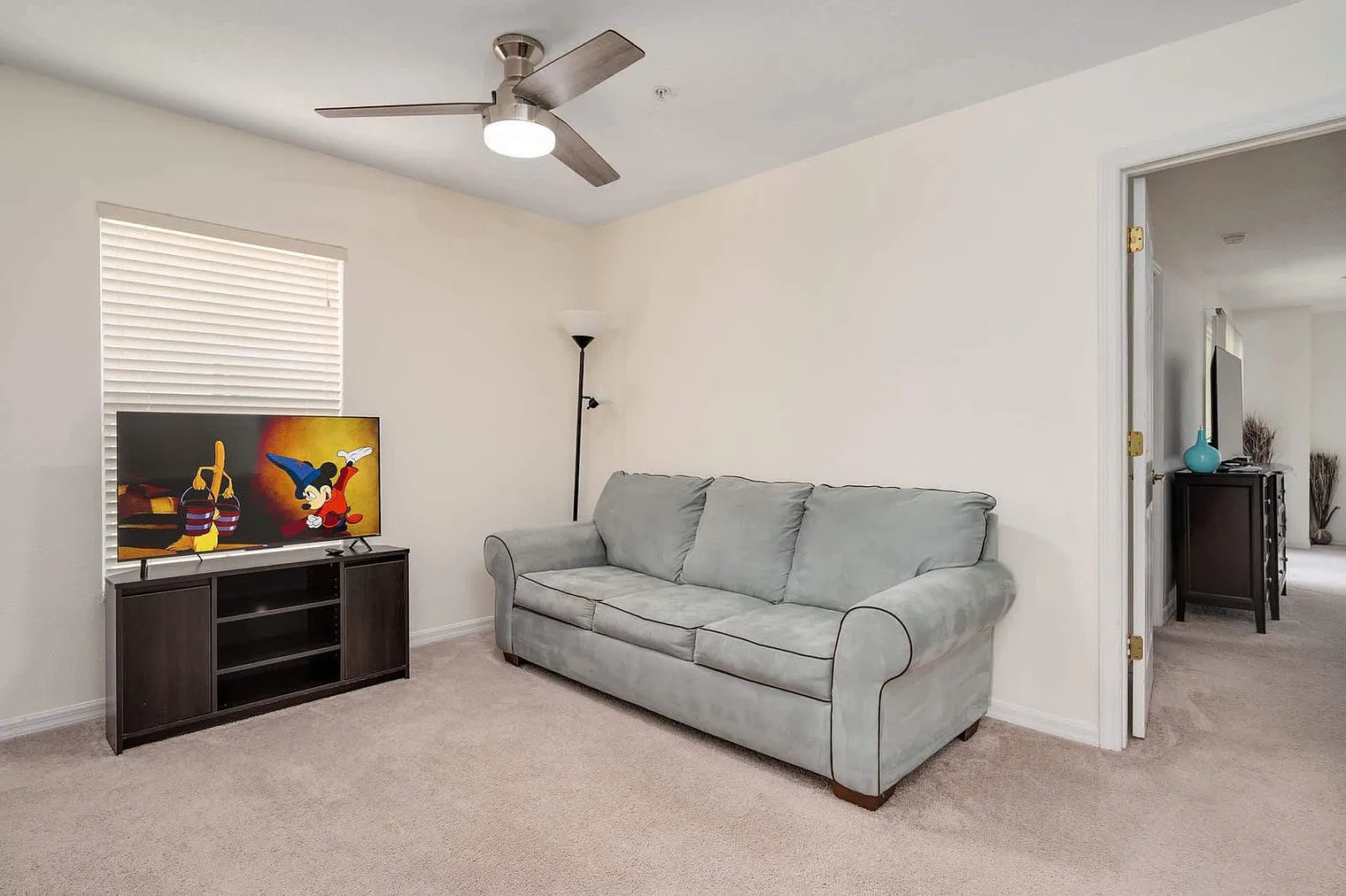4 bed, 2.0 bath, 1851 sqft, $2,361 — Photo 2