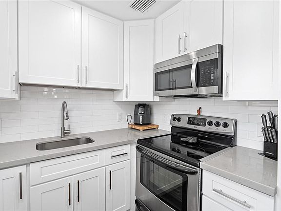 4th image of 421 Durham #N