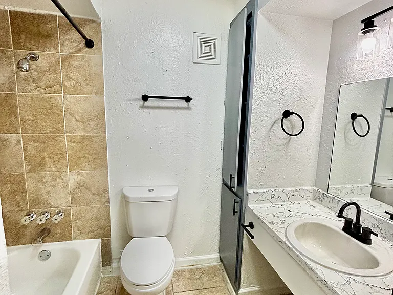 Maderas Apartments — Photo 21