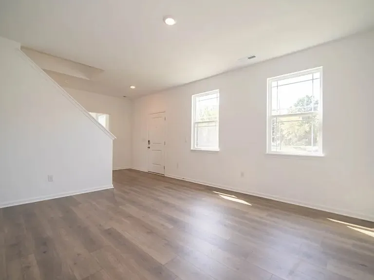 6213 Rhinecliff Dr — Photo 5