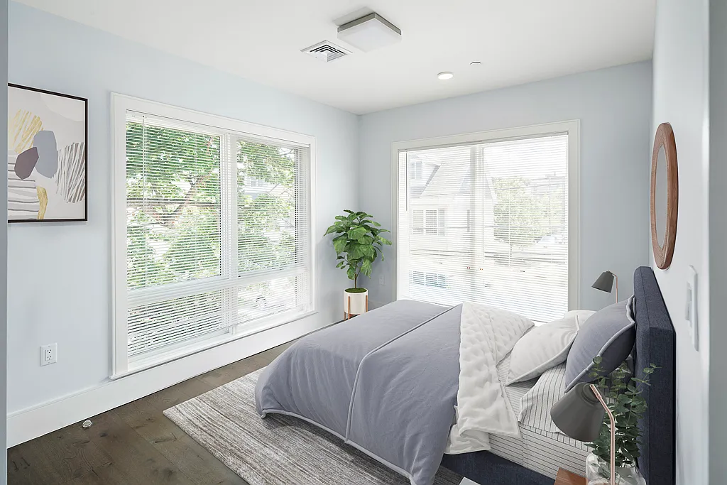 3 bed, 1055 sqft, $4,200 — Photo 1