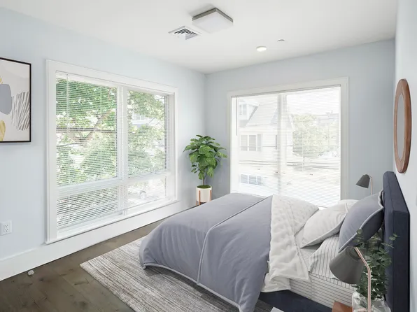 214 Market St APT 204, Boston, MA 02135