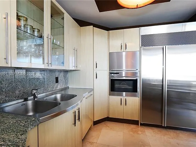 100 S Pointe Dr #601 — Photo 4
