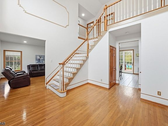 4th image of 44 Roanoke Rd