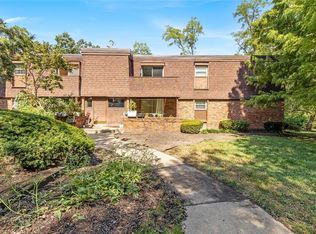 13453 Coliseum Dr APT E, Chesterfield, MO 63017