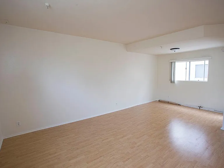 4419 162nd St #8 — Photo 7