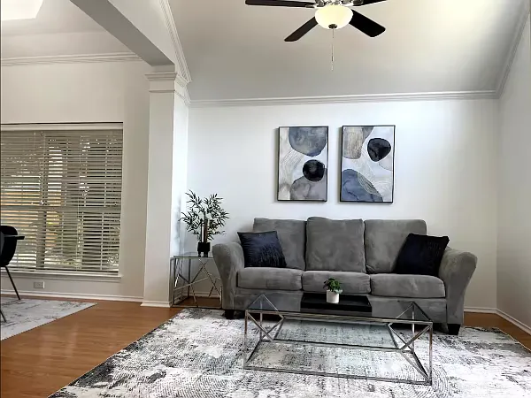 4 bed, 2162 sqft, $5,500 — Photo 3
