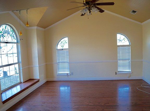 5th image of 1422 N Jackson Ave