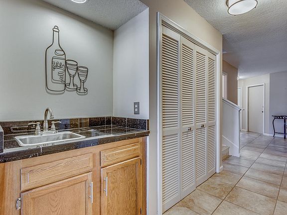4th image of 3954 Meadowview Dr N