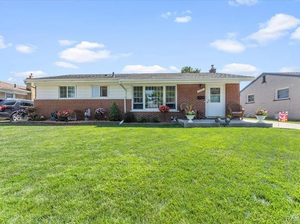 3165 Concord St, Trenton, MI 48183