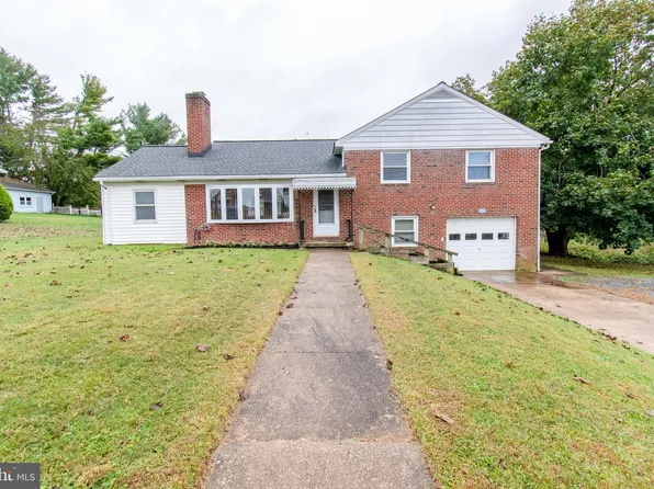 3911 Sunset Dr, Hampstead, MD 21074