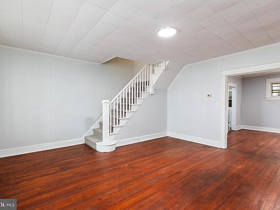 3rd image of 112 E 25th St