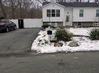 75 Shirley Ln, Medford, NY 11763