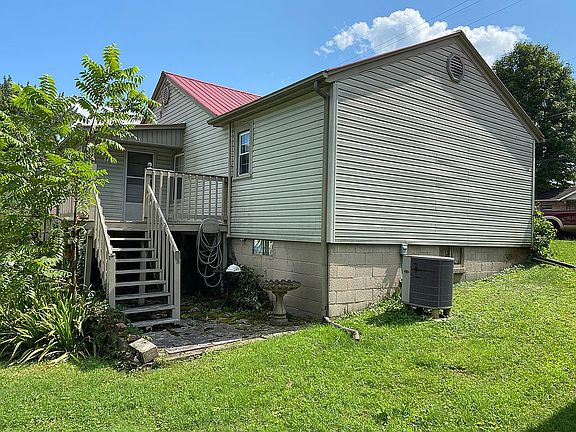 5th image of 702 E 6th St N