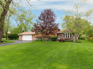 35 W Stonegate Dr, Prospect Heights, IL 60070