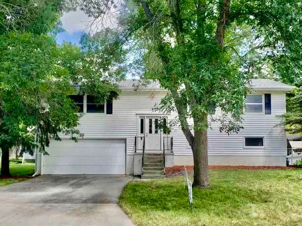 422 5th St, Dike, IA 50624