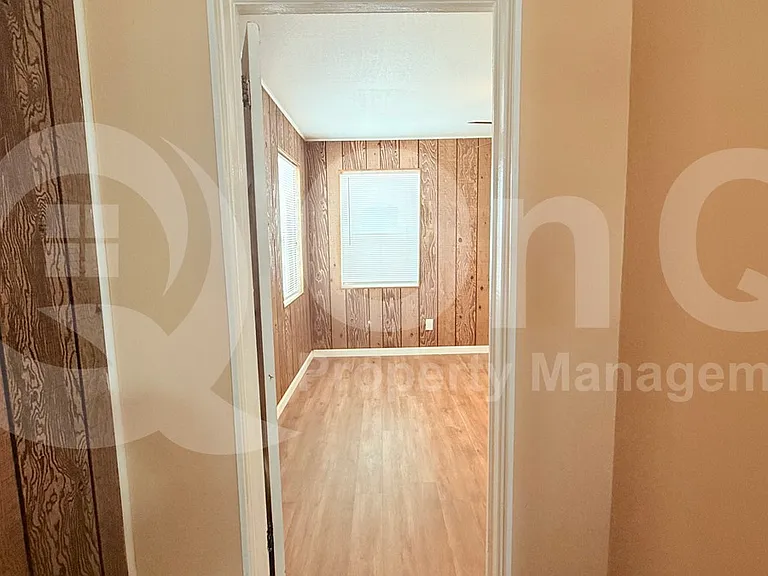 300 W 9th St — Photo 12