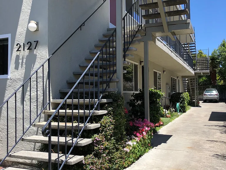 2127 McGee Ave #G — Photo 2